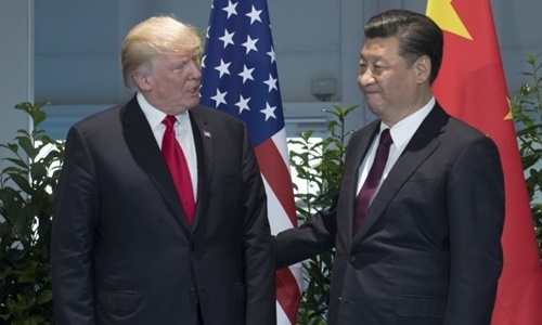Tổng thống Mỹ Donald Trump (trái) và Chủ tịch Trung Quốc Tập Cận Bình tại cuộc gặp bên lề hội nghị G20 ở Hamburg, Đức hồi tháng 7/2017. Ảnh: AFP.