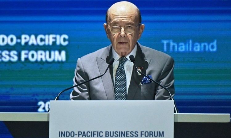 Bộ trưởng Thương mại Mỹ Wilbur Ross phát biểu tại Diễn đàn Doanh nghiệp châu Á - Thái Bình Dương 2019 ở Bangkok, Thái Lan, ngày 4/11. Ảnh: AFP.
