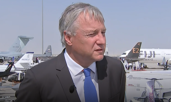 Giám đốc Thương mại Airbus Christian Scherer trả lời phỏng vấn tại Dubai Air Show. Ảnh: CNBC