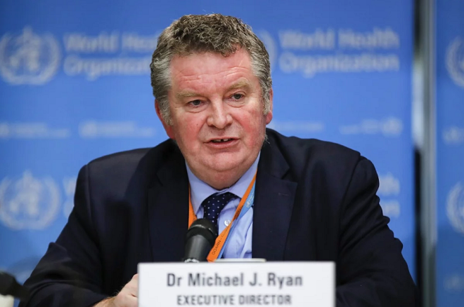 Ông Michael Ryan, người đứng đầu chương trình sức khỏe khẩn cấp của WHO phát biểu trong cuộc họp tại Thụy Sĩ vào ngày 18/2. Ảnh: Bloomberg