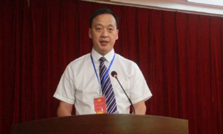 Bác sĩ Lưu Chí Dân, giám đốc bệnh viện Vũ Xương tại Vũ Hán, thủ phủ tỉnh Hồ Bắc. Ảnh: Weibo.