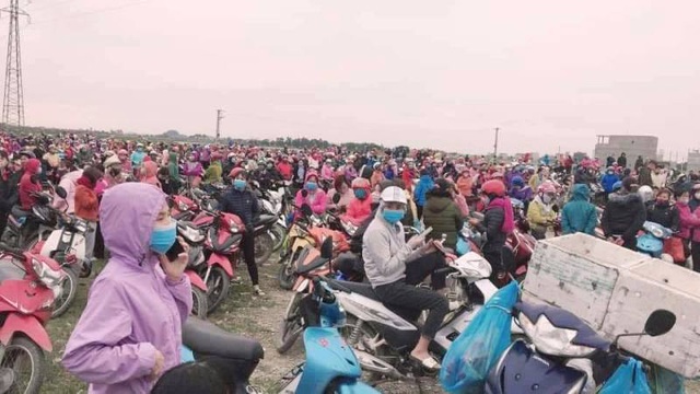 Hà Nam: Hàng trăm công nhân ngừng việc vì nghi ngờ nguy cơ Covid-19 - 1