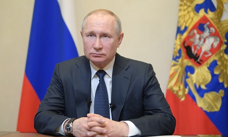 Tổng thống Nga Putin phát biểu về Covid-19 tại Novo-Ogaryovo, bên ngoài Moskva ngày 25/3. Ảnh: Reuters.