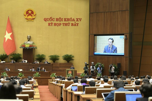 Phó Thủ tướng Trần Hồng Hà làm rõ một số vấn đề, trực tiếp trả lời chất vấn của đại biểu Quốc hội- Ảnh 1.